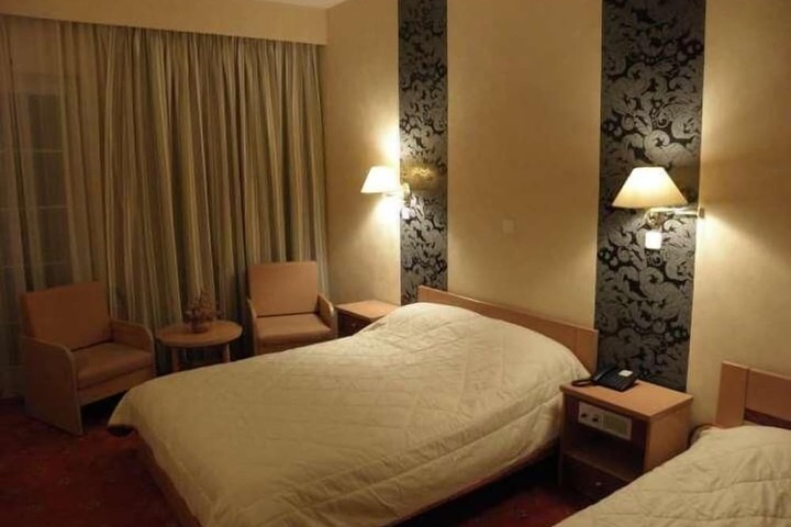 Room 10 of 30