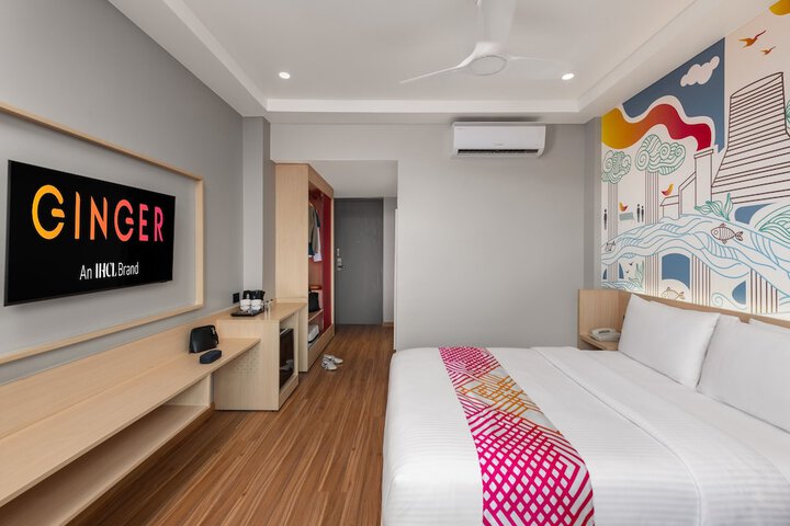 Room 13 of 32