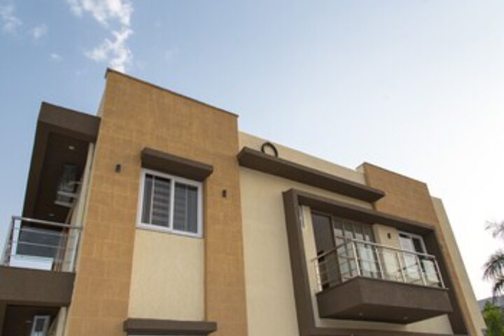 OYO 13273 Home Luxury Stay Airport Road