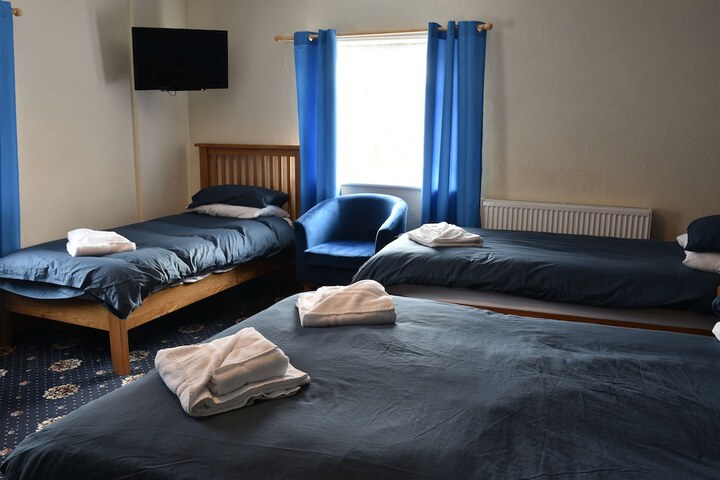 Room 11 of 28