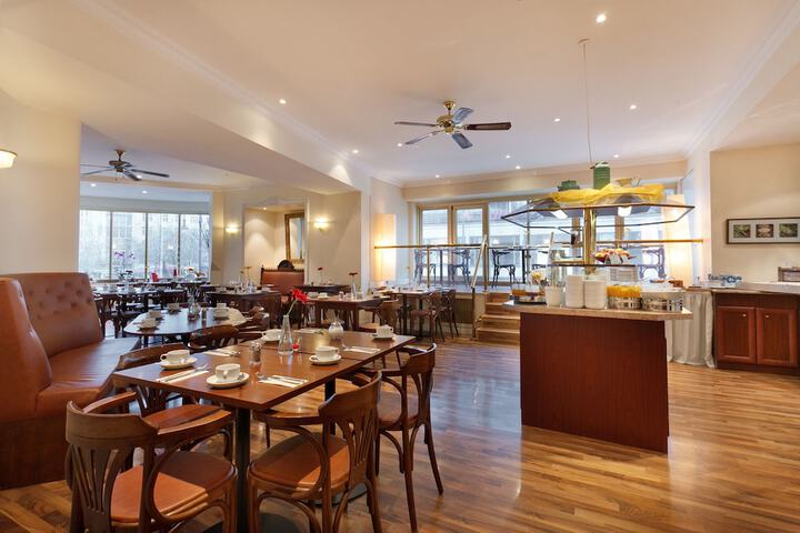 Breakfast area