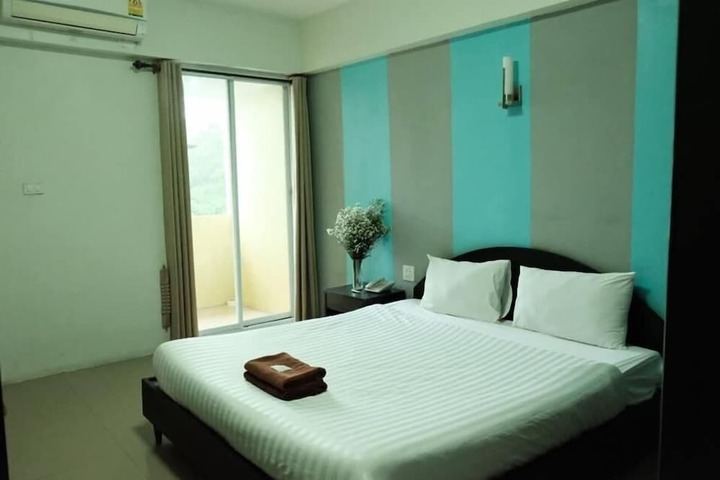 Room 28 of 67