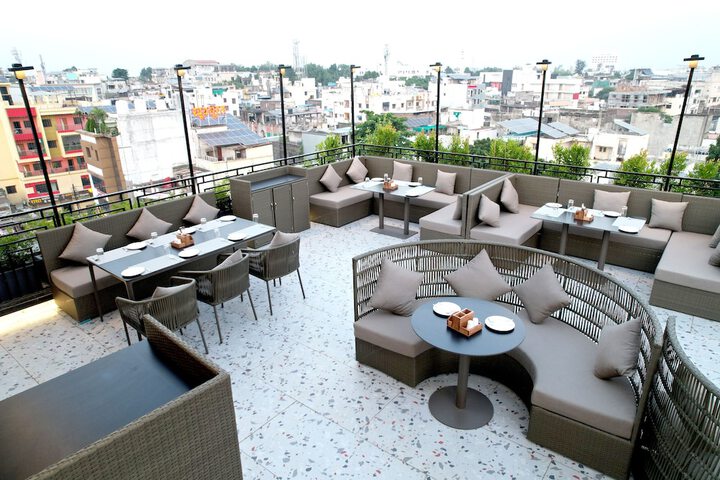 Lounge 64 of 69