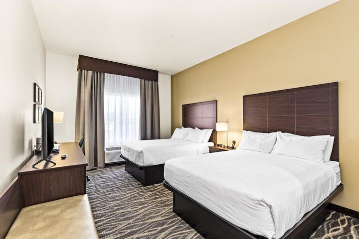 Quadruple Accessible Queen Size Bed (1 of 10)