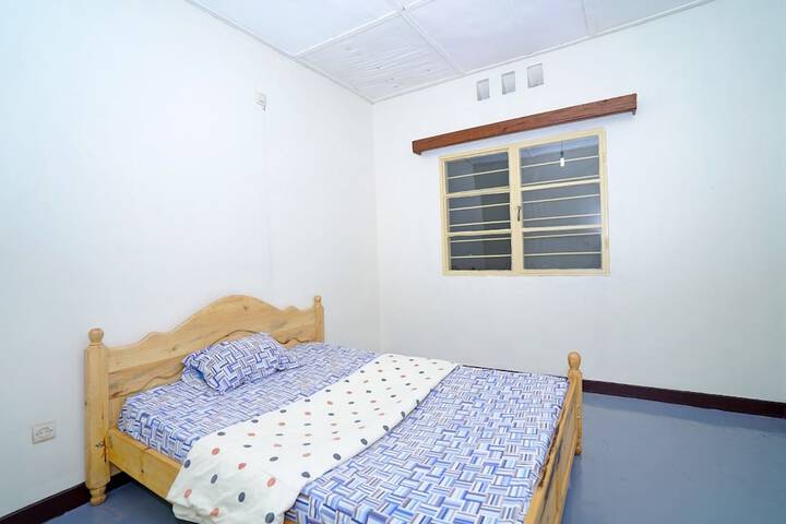 Room 10 of 29
