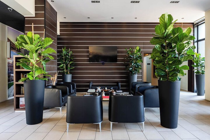 Entrance & Lobby