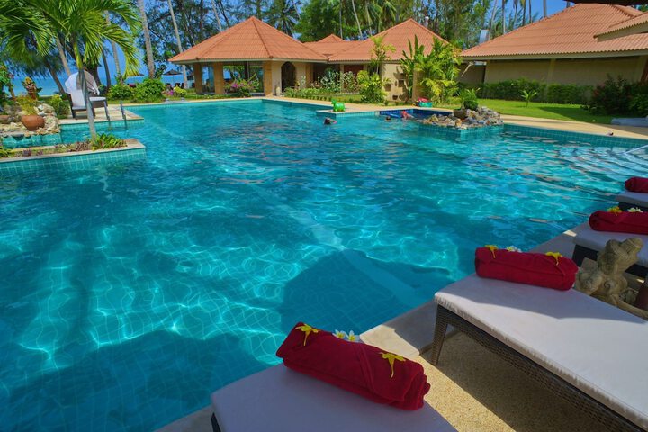 Hotel with Pool