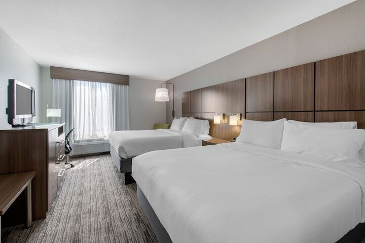 1 Queen Bed (2 of 11)