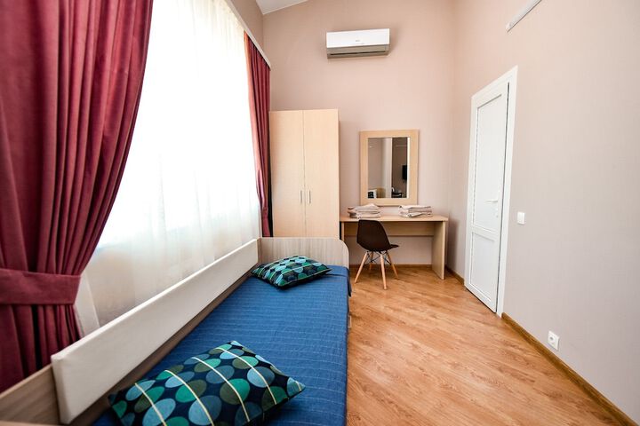 Room 12 of 151