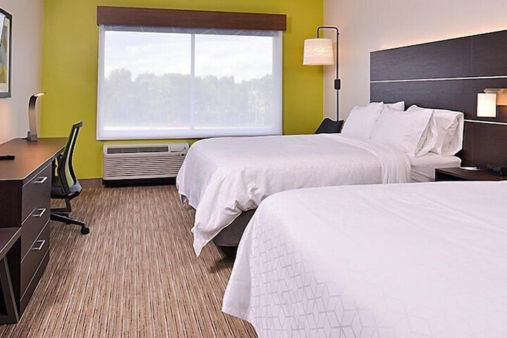 2 Queen Beds (14 of 20)