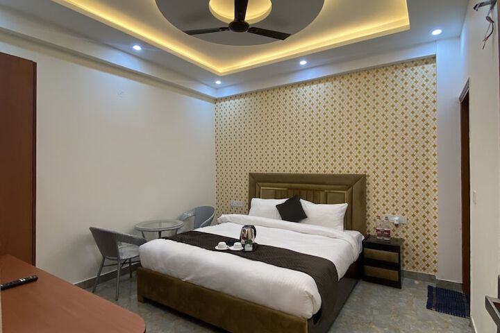 Room 16 of 30