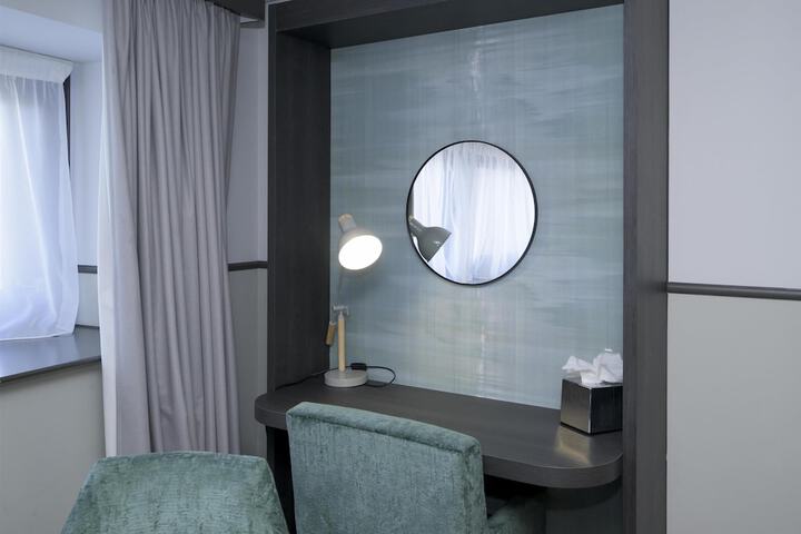 Room 34 of 124