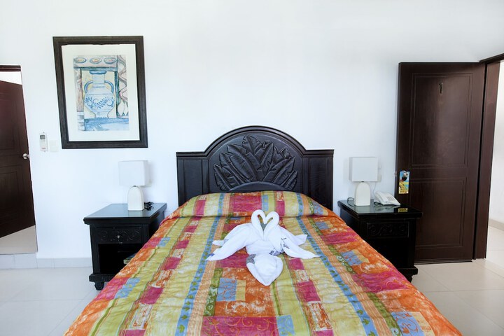 Room 12 of 30