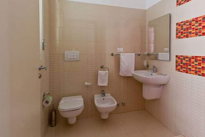 Room 14 of 25