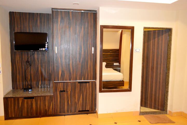 Room 7 of 11
