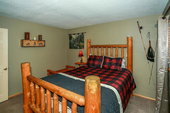 Room 6 of 19