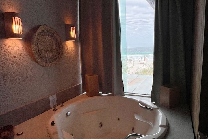 Room 103 of 189