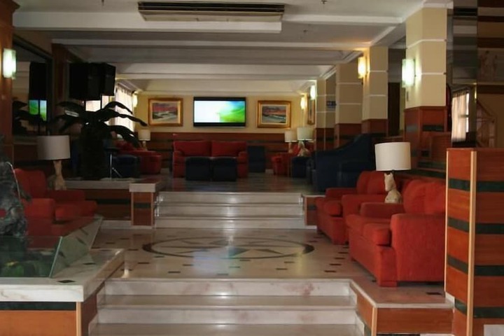 Entrance & Lobby