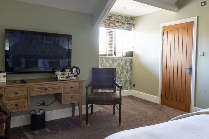 Room 4 of 27