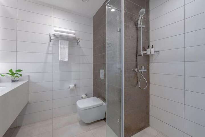 Room 16 of 29