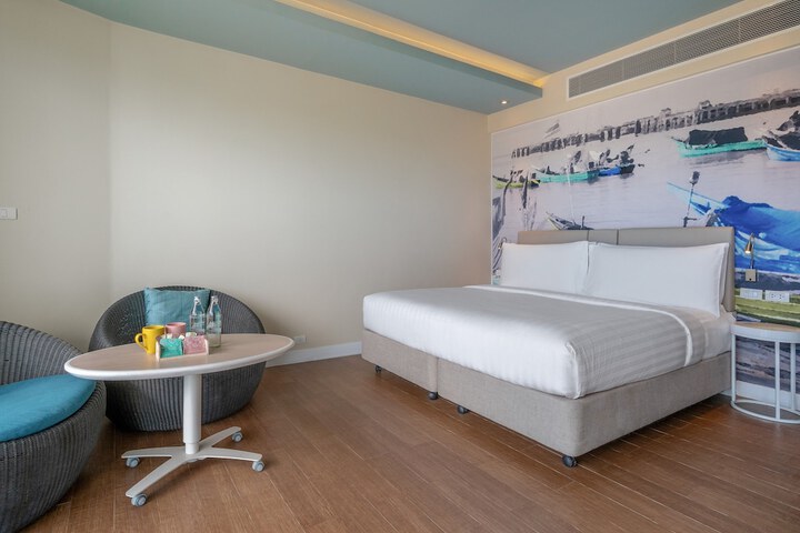 Room 3 of 104