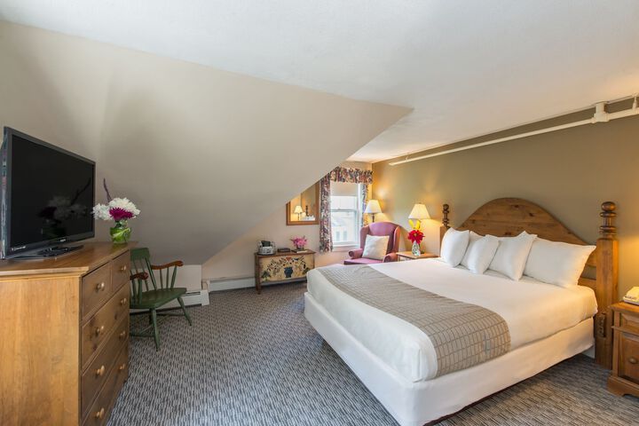 Classic Queen Bed (11 of 18)