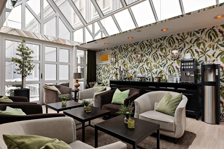 Lounge 56 of 57