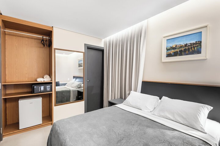 Room 7 of 42