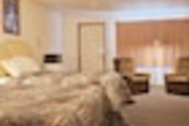 Room 47 of 120