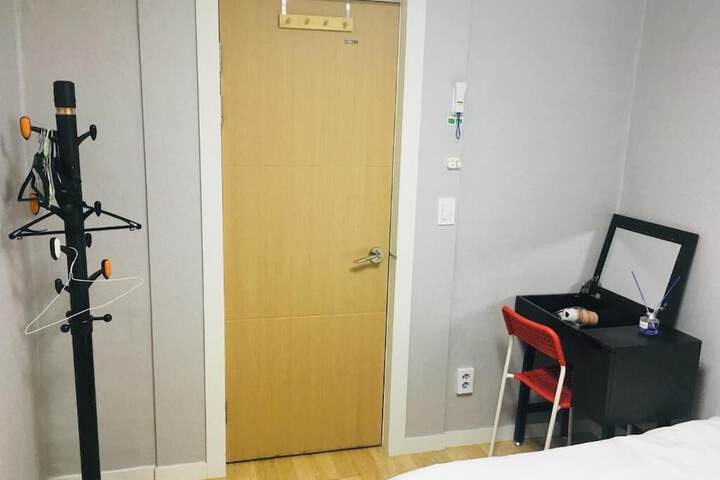 Room 11 of 49