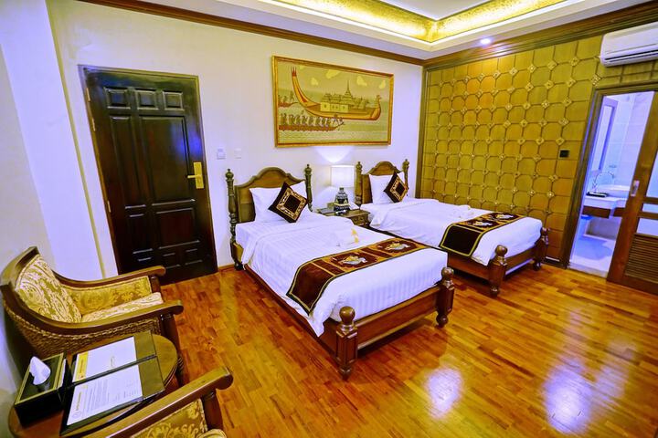 Room 28 of 153