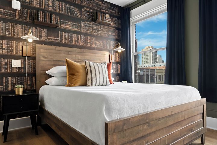 Room 105 of 285