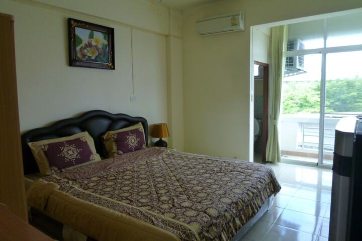 Room 7 of 99