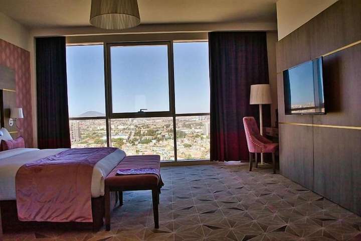 Room 6 of 24