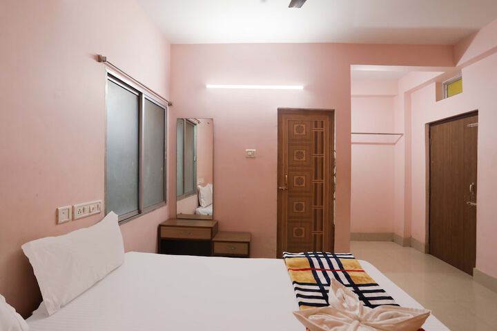 Room 5 of 10