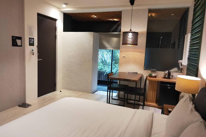 Room 18 of 49