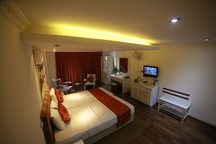 Room 9 of 48