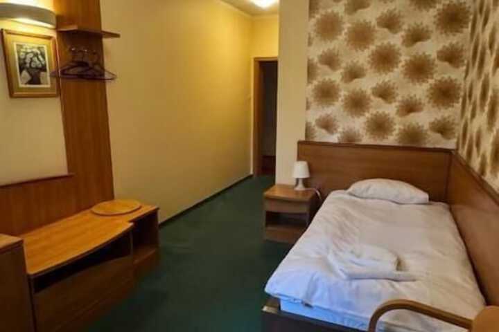 Room 2 of 12