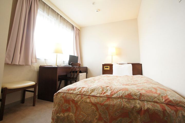 Room 8 of 37