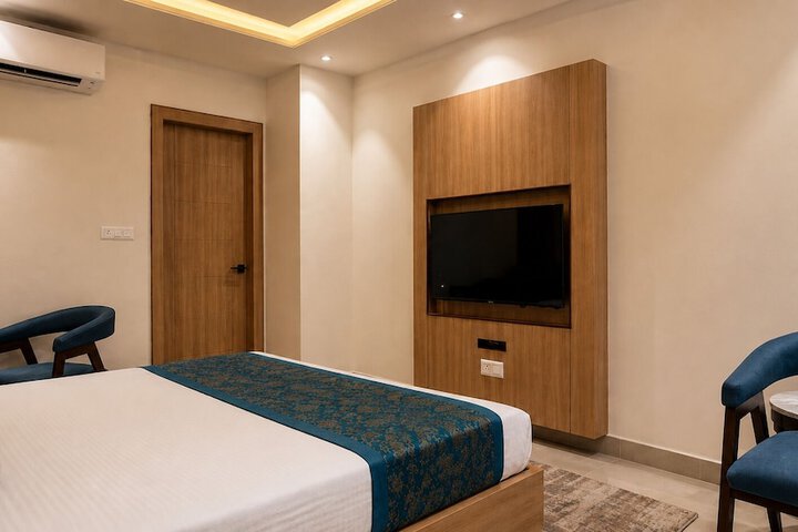 Room 4 of 13