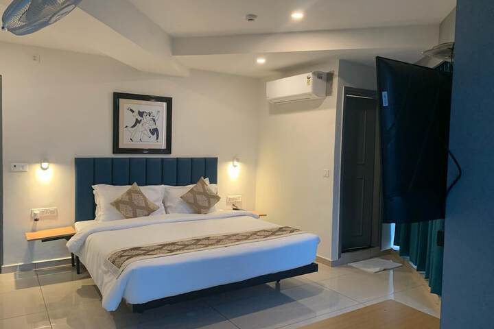 Room 11 of 24
