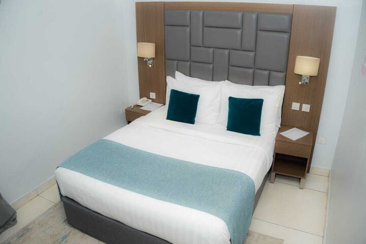 Room 3 of 20