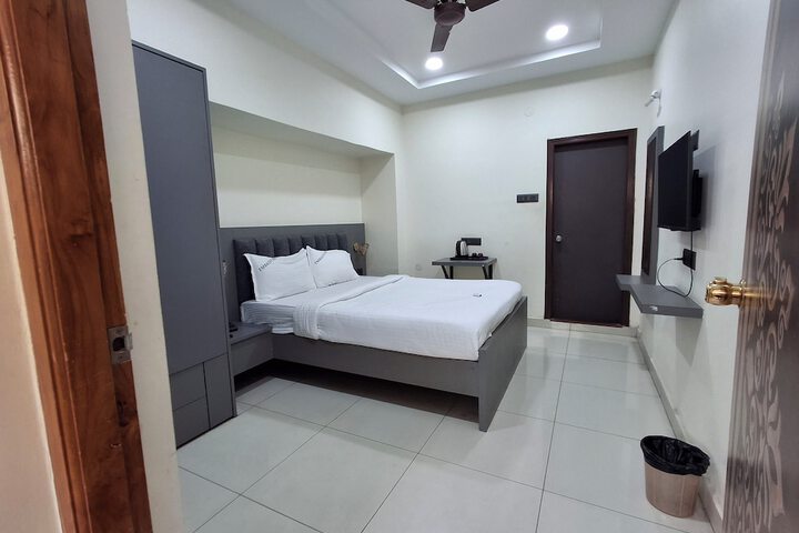 Room 2 of 39