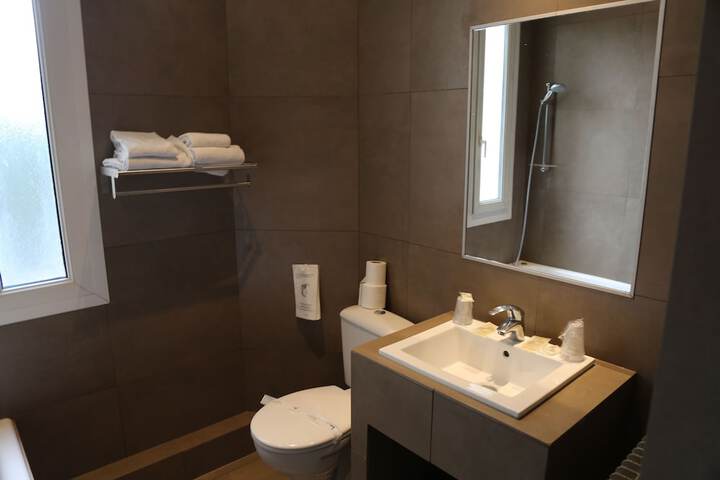 Room 15 of 33