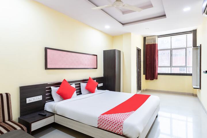 Room 5 of 16