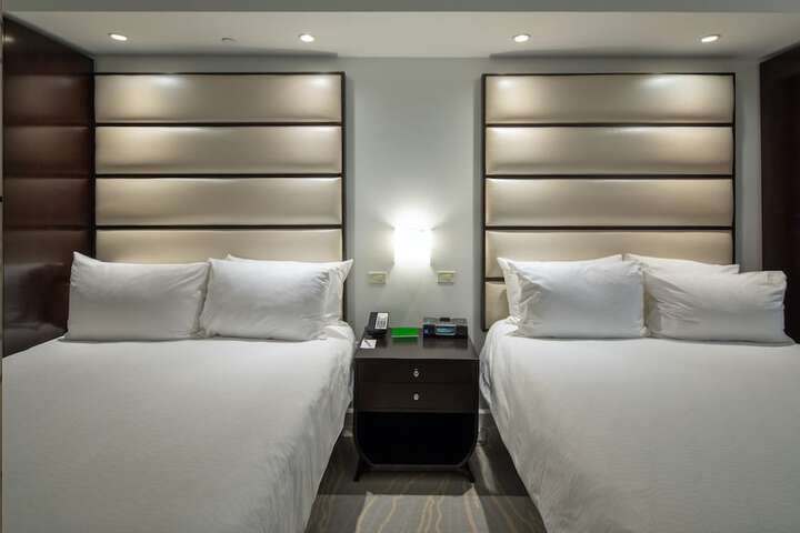 Room 4 of 86