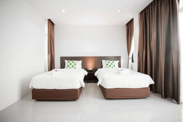 Room 9 of 20