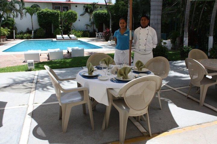 Dining 35 of 42