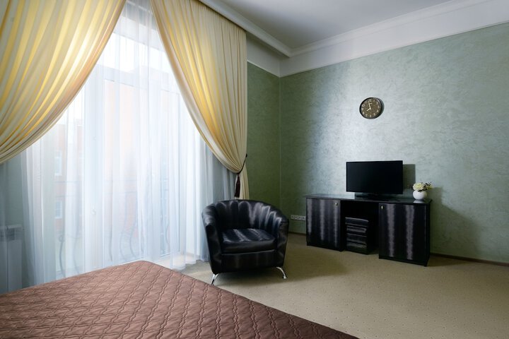 Room 7 of 28