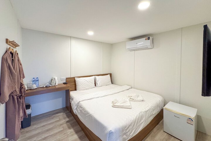 Room 4 of 38